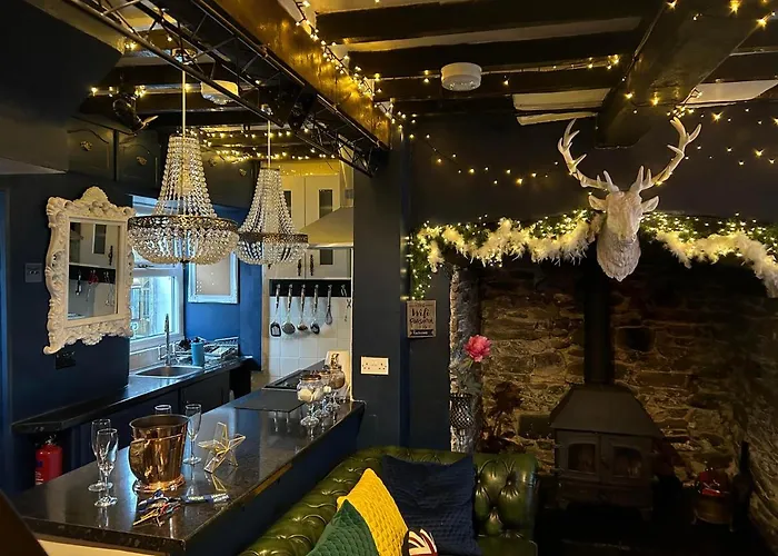 8 Opera Suites, Llangollen