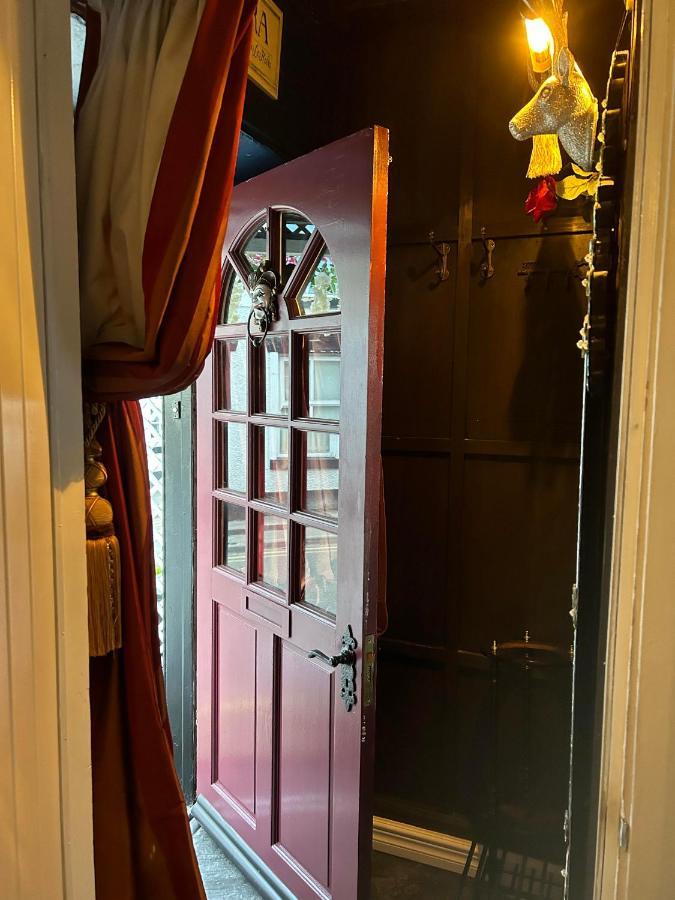 8 Opera Suites, * Llangollen