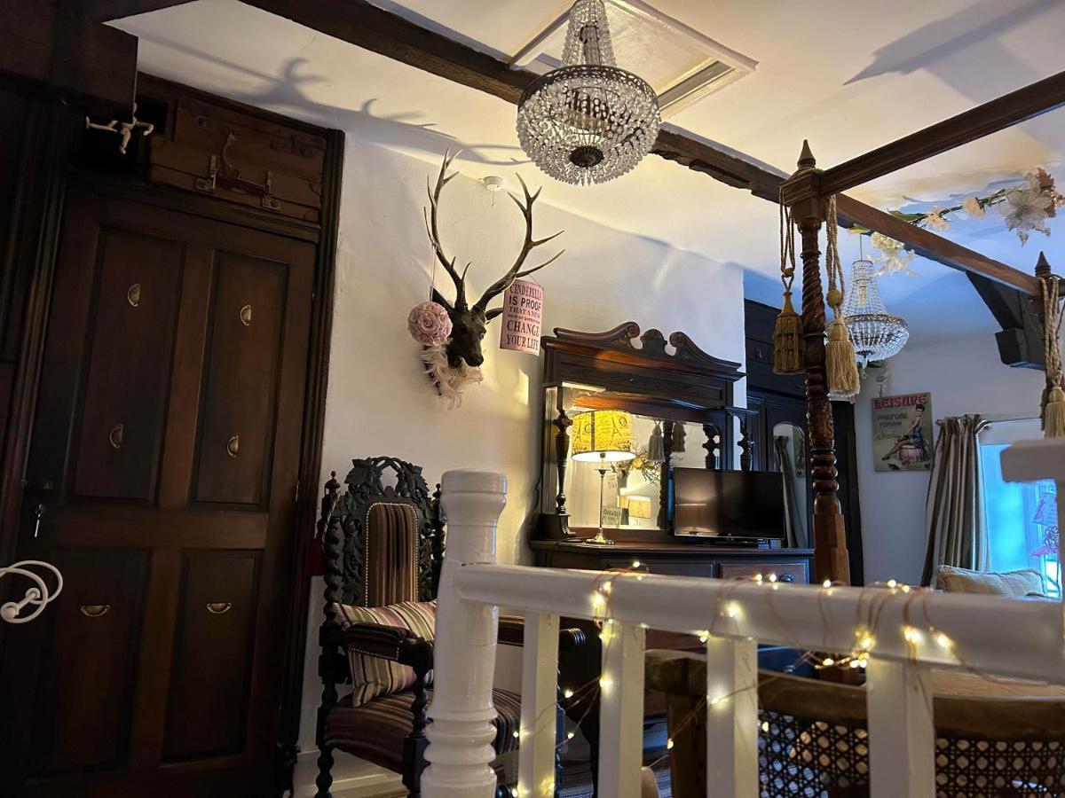 8 Opera Suites, Llangollen