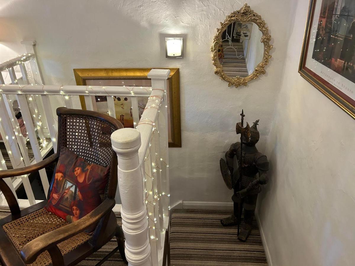 8 Opera Suites,